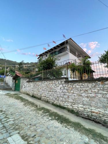 Gallery image of Guest house Irvin in Berat