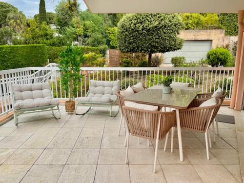 The Noailles - Lovely flat with swimming pool five minutes from the beach