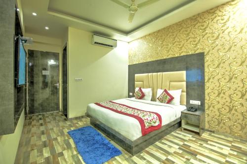 a bedroom with a large bed and a shower at Smart Lax Hotel Free-Airport Pick Up in New Delhi