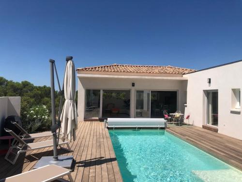 a villa with a swimming pool and a house at Villa Ucetia, aux portes d'Uzès in Saint-Maximin