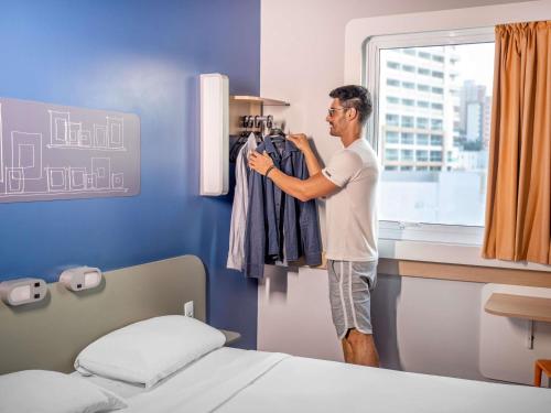 Postel nebo postele na pokoji v ubytování ibis budget Jundiai Shopping