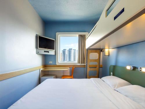 Postel nebo postele na pokoji v ubytování ibis budget Jundiai Shopping
