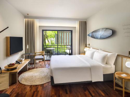 Televiisor ja/või meelelahutuskeskus majutusasutuses Mercure Rayong Lomtalay Villas & Resort