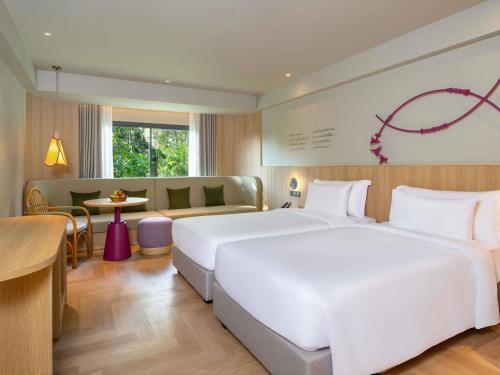 Voodi või voodid majutusasutuse Mercure Rayong Lomtalay Villas & Resort toas