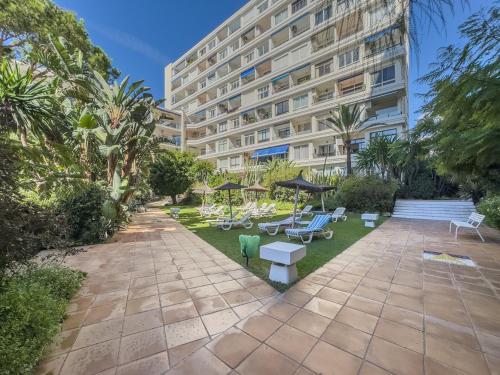 Skol 129 - Bright Renovated Beachfront Studio