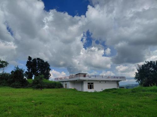 Bangunan di mana terletaknya rumah tamu ini
