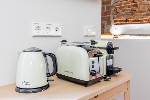 Cozy apartment—Color and comfort in Malasaña