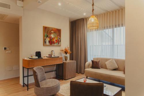 Ein Sitzbereich in der Unterkunft Charme Hotel La Foret