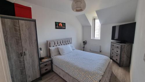 Ένα ή περισσότερα κρεβάτια σε δωμάτιο στο lovely new home in manchester close to MANCHESTER CITY FC