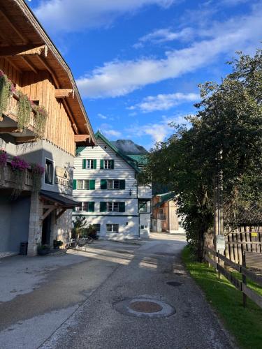 an empty street next to a white building at De Jutter Edelweiss in Gosau