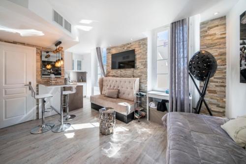 Beautiful studio rue d'Antibes