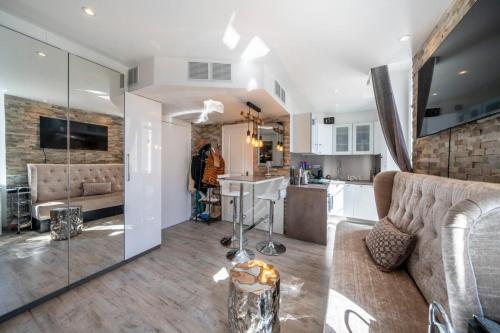 Beautiful studio rue d'Antibes