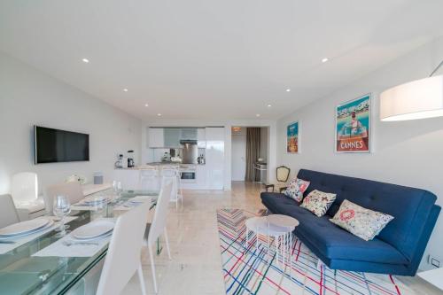Wonderful 2 bedrooms with sea view and pool !