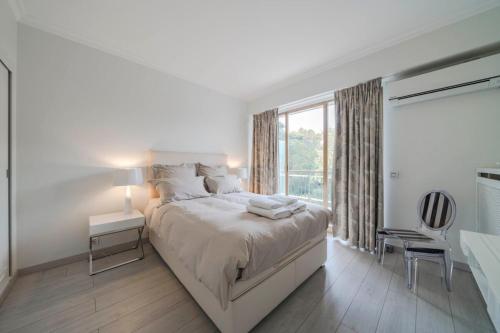 Wonderful 2 bedrooms with sea view and pool !