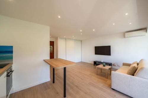 Beautiful studio with balcony in Cannes