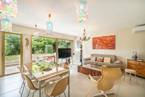Pleasant 2 bedroom with large terrace