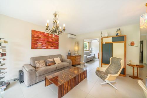 Pleasant 2 bedroom with large terrace
