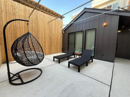 a patio with two chairs and a swing at Minato Mirai 15 min 1BR 1BA in Nishi-hiranumachō