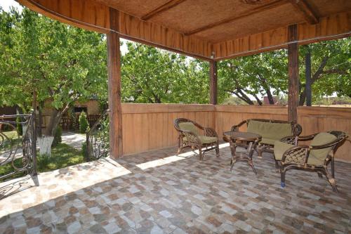 Balkoni atau teres di ABOVYAN DREAM House