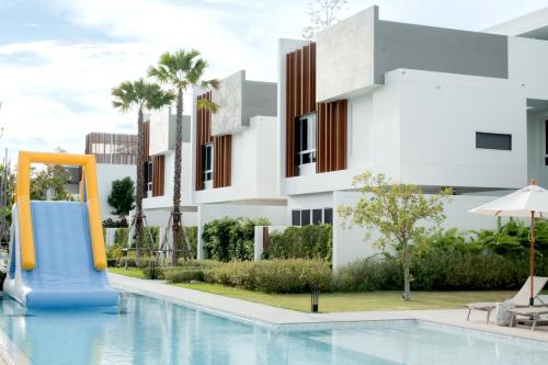 Bazén v ubytování Veranda Pool Villas & Suite Hua Hin Cha Am nebo v jeho okolí