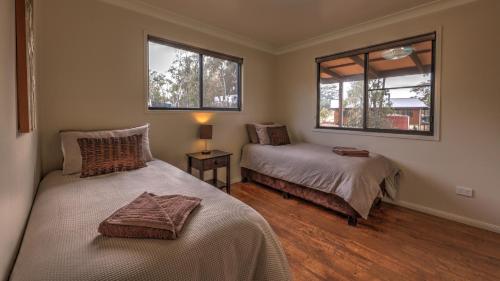 a bedroom with two beds and a window at Sommerville Valley Tourist Park & Resort in Stanthorpe
