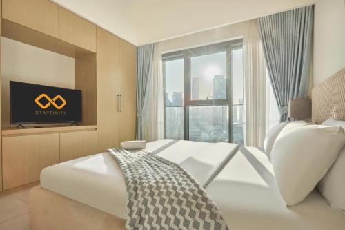 Luxury 2BR with Balcony, Burj Khalifa View & LED Night Show Downtown