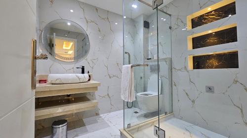 a bathroom with a glass shower and a toilet at Tanger Luxury 4BR with AC WiFi and Beach Access in Tangier