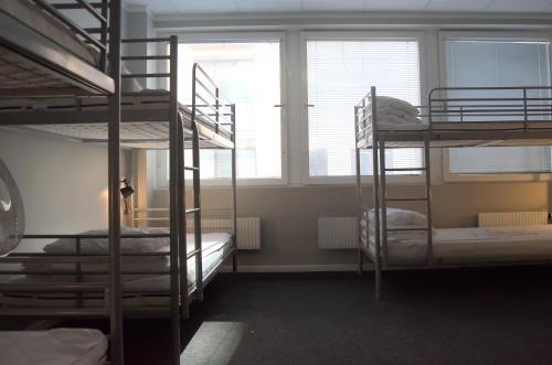 Una cama o camas en una habitación de Grad Hotel and Hostel