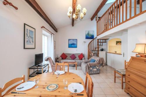 Very nice 2 bedrooms in duplex heart of Cannes !!