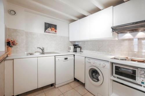 Very nice 2 bedrooms in duplex heart of Cannes !!