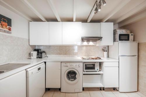 Very nice 2 bedrooms in duplex heart of Cannes !!