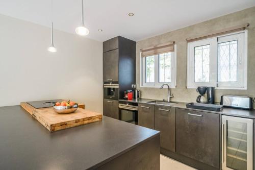 Wonderful 2 bedroom in the old Suquet