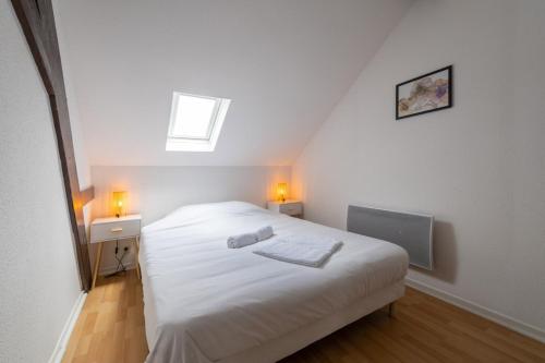 Postel nebo postele na pokoji v ubytování Très bel appartement proche centre Stationnement rue Gratuit