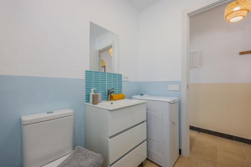 San Fermin, AC, 500Mbps, Parking, 9 mins to Beach
