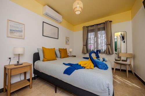 San Fermin, AC, 500Mbps, Parking, 9 mins to Beach