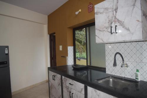a kitchen with a sink and a counter top at Casa de Aaron in Colva