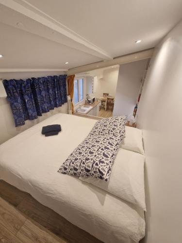Massilia Shelter