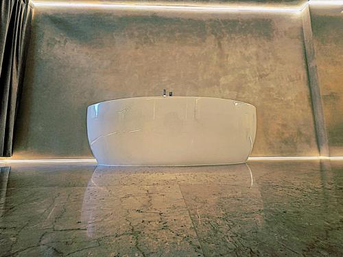 DUNE at Spanish Steps Luxury Apartment-Suite photo 18