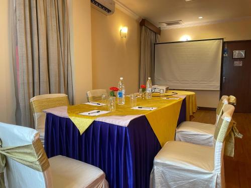 Galería fotográfica de Airport Hotel Kathmandu - Near Pashupatinath Temple en Katmandú