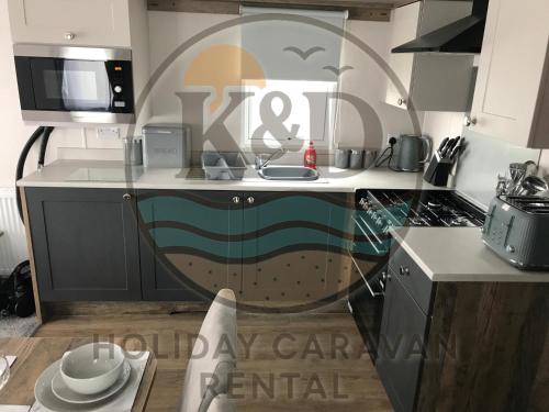 Η κουζίνα ή μικρή κουζίνα στο K&D Caravans