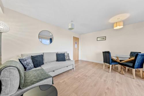 Hawkhill 1 Bedroom Apartment - Edinburgh photo 10