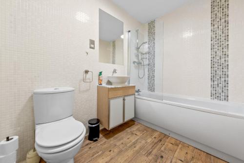 Hawkhill 1 Bedroom Apartment - Edinburgh photo 16