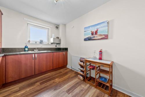 Hawkhill 1 Bedroom Apartment - Edinburgh photo 18