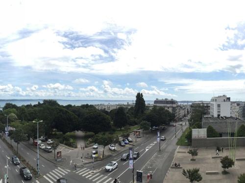 a view of a city street with cars on the road at Hotel Mercure Brest Centre Les Voyageurs in Brest