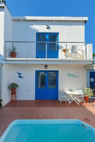 Kolam renang di atau dekat dengan BlueSky Arniston Guest House