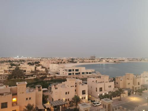Comfort and Charm Studio in Marina Residences, Al Hamra Village