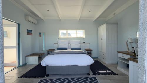 Katil atau katil-katil dalam bilik di BlueSky Arniston Guest House