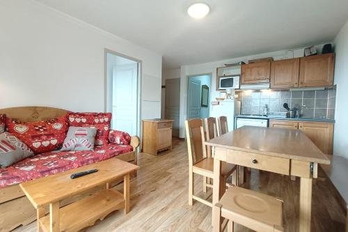 Apartment for 6 to 8 People in Albiez-Montrond