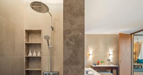 Bilik mandi di Angsana Laguna Lakeside Suite - Spacious, Elegant and Private