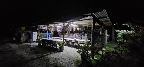 an outdoor market with tables and chairs at night at Tiapaa Village in Maupiti